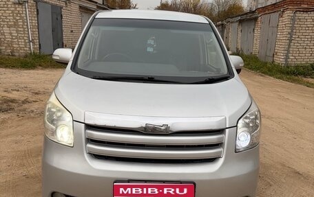 Toyota Noah III, 2009 год, 900 000 рублей, 1 фотография
