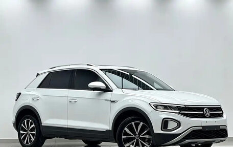 Volkswagen T-Roc I, 2023 год, 1 300 000 рублей, 1 фотография