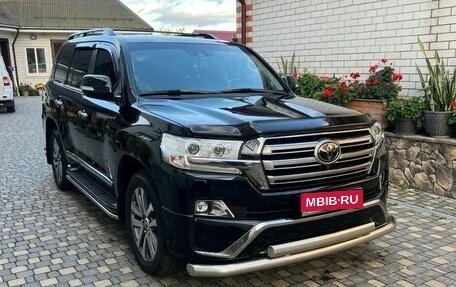 Toyota Land Cruiser 200, 2018 год, 9 900 000 рублей, 1 фотография