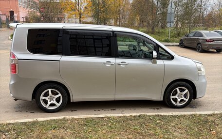 Toyota Noah III, 2009 год, 900 000 рублей, 4 фотография