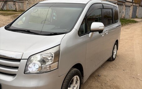 Toyota Noah III, 2009 год, 900 000 рублей, 7 фотография