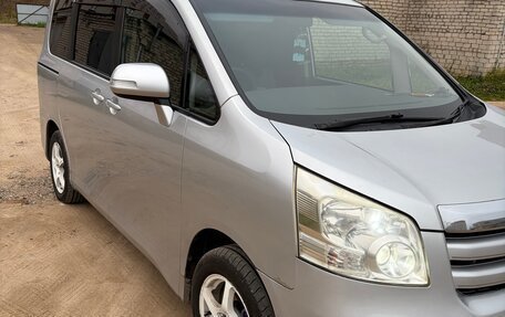 Toyota Noah III, 2009 год, 900 000 рублей, 8 фотография
