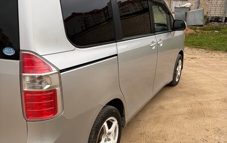 Toyota Noah III, 2009 год, 900 000 рублей, 9 фотография