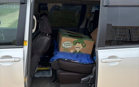 Toyota Noah III, 2009 год, 900 000 рублей, 12 фотография