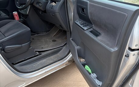 Toyota Noah III, 2009 год, 900 000 рублей, 14 фотография