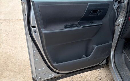 Toyota Noah III, 2009 год, 900 000 рублей, 15 фотография