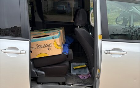 Toyota Noah III, 2009 год, 900 000 рублей, 13 фотография