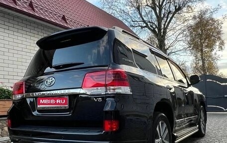 Toyota Land Cruiser 200, 2018 год, 9 900 000 рублей, 3 фотография