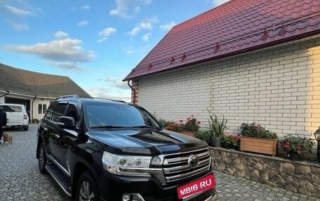 Toyota Land Cruiser 200, 2018 год, 9 900 000 рублей, 9 фотография