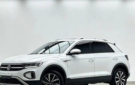 Volkswagen T-Roc I, 2023 год, 1 300 000 рублей, 2 фотография