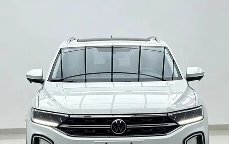 Volkswagen T-Roc I, 2023 год, 1 300 000 рублей, 3 фотография