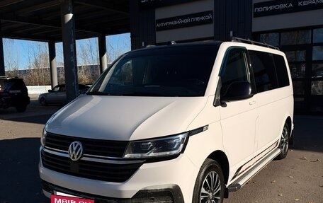 Volkswagen Multivan T6 рестайлинг, 2020 год, 6 000 000 рублей, 2 фотография