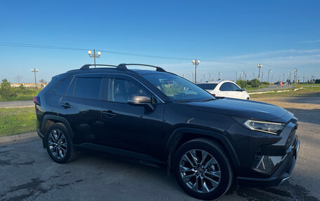 Toyota RAV4, 2021 год, 3 600 000 рублей, 4 фотография