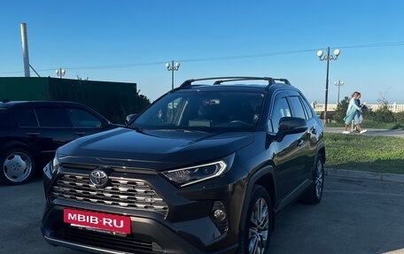 Toyota RAV4, 2021 год, 3 600 000 рублей, 3 фотография