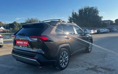 Toyota RAV4, 2021 год, 3 600 000 рублей, 5 фотография