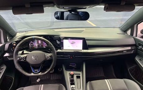 Volkswagen Golf VIII, 2023 год, 1 800 000 рублей, 11 фотография