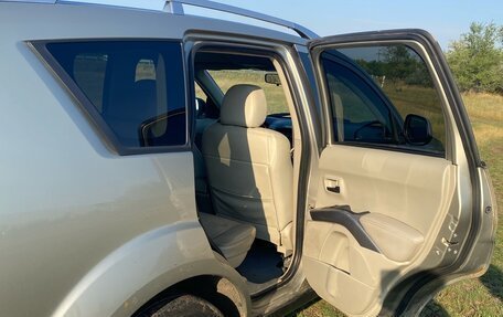 Mitsubishi Outlander III рестайлинг 3, 2007 год, 800 000 рублей, 5 фотография