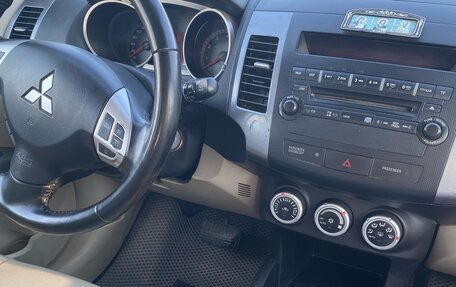 Mitsubishi Outlander III рестайлинг 3, 2007 год, 800 000 рублей, 10 фотография