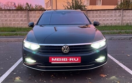 Volkswagen Passat B8 рестайлинг, 2020 год, 2 940 000 рублей, 2 фотография