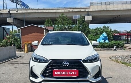 Toyota Yaris XP150 рестайлинг, 2022 год, 980 000 рублей, 2 фотография