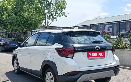 Toyota Yaris XP150 рестайлинг, 2022 год, 980 000 рублей, 5 фотография