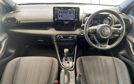 Toyota Yaris, 2023 год, 1 018 000 рублей, 7 фотография