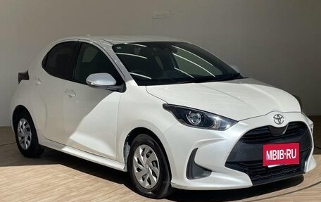 Toyota Yaris, 2023 год, 1 018 000 рублей, 6 фотография