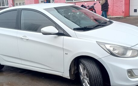 Hyundai Solaris II рестайлинг, 2012 год, 520 000 рублей, 3 фотография