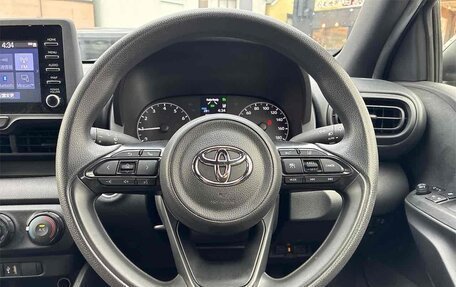 Toyota Yaris, 2023 год, 1 015 000 рублей, 12 фотография