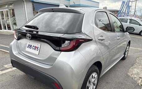 Toyota Yaris, 2023 год, 1 015 000 рублей, 6 фотография
