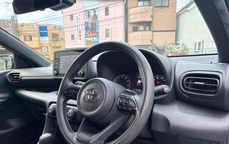 Toyota Yaris, 2023 год, 1 015 000 рублей, 11 фотография