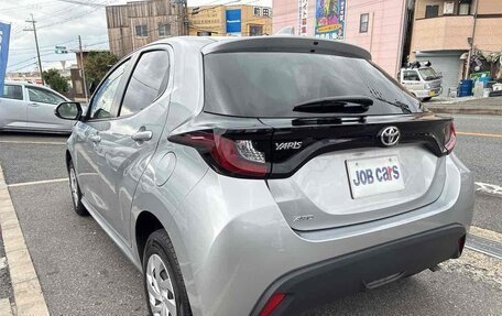Toyota Yaris, 2023 год, 1 015 000 рублей, 4 фотография