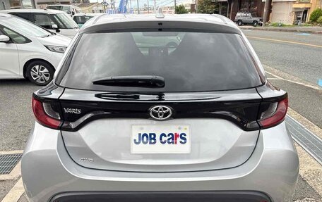 Toyota Yaris, 2023 год, 1 015 000 рублей, 5 фотография