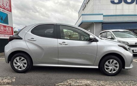 Toyota Yaris, 2023 год, 1 015 000 рублей, 7 фотография