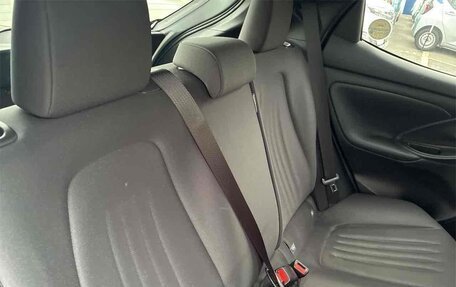 Toyota Yaris, 2023 год, 1 015 000 рублей, 21 фотография
