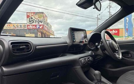 Toyota Yaris, 2023 год, 1 015 000 рублей, 23 фотография