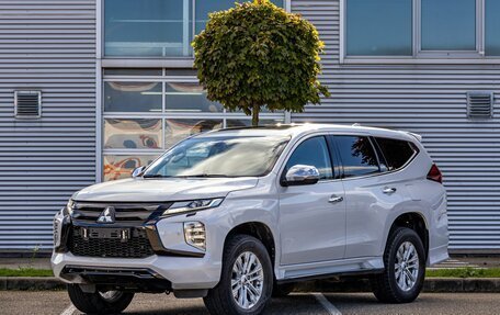 Mitsubishi Pajero Sport III рестайлинг, 2020 год, 2 395 000 рублей, 1 фотография
