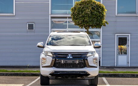 Mitsubishi Pajero Sport III рестайлинг, 2020 год, 2 395 000 рублей, 2 фотография