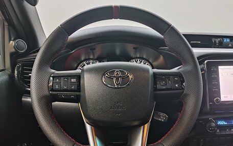 Toyota Hilux VIII, 2022 год, 5 695 000 рублей, 9 фотография