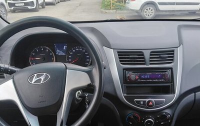 Hyundai Solaris II рестайлинг, 2012 год, 700 000 рублей, 1 фотография