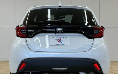Toyota Yaris, 2022 год, 993 000 рублей, 8 фотография
