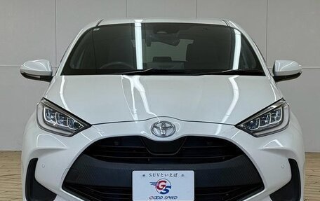 Toyota Yaris, 2022 год, 993 000 рублей, 2 фотография