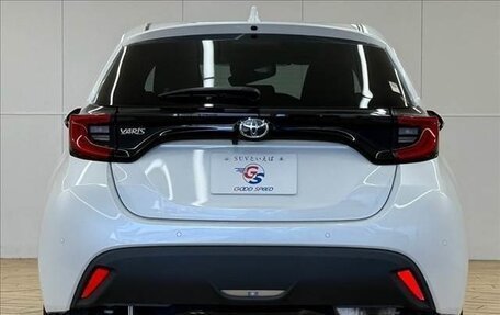 Toyota Yaris, 2022 год, 993 000 рублей, 7 фотография