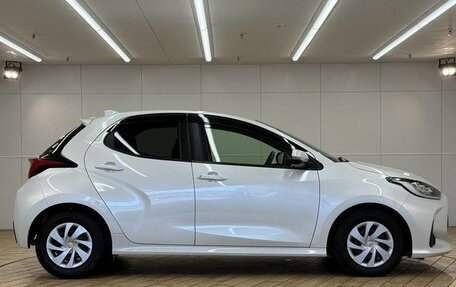 Toyota Yaris, 2022 год, 993 000 рублей, 6 фотография