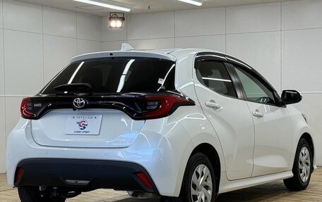 Toyota Yaris, 2022 год, 993 000 рублей, 12 фотография
