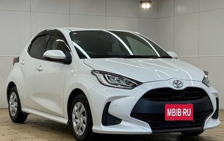 Toyota Yaris, 2022 год, 993 000 рублей, 4 фотография