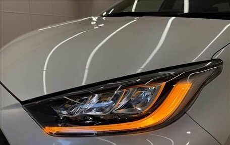 Toyota Yaris, 2022 год, 993 000 рублей, 13 фотография