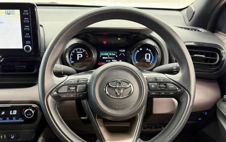 Toyota Yaris, 2022 год, 993 000 рублей, 18 фотография