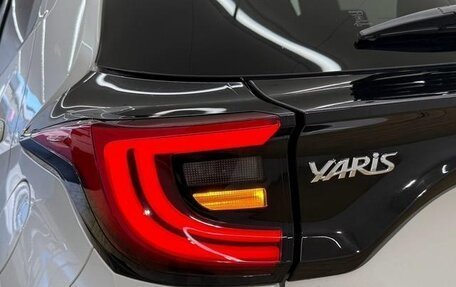 Toyota Yaris, 2022 год, 993 000 рублей, 14 фотография