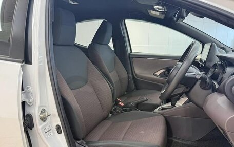 Toyota Yaris, 2022 год, 993 000 рублей, 24 фотография
